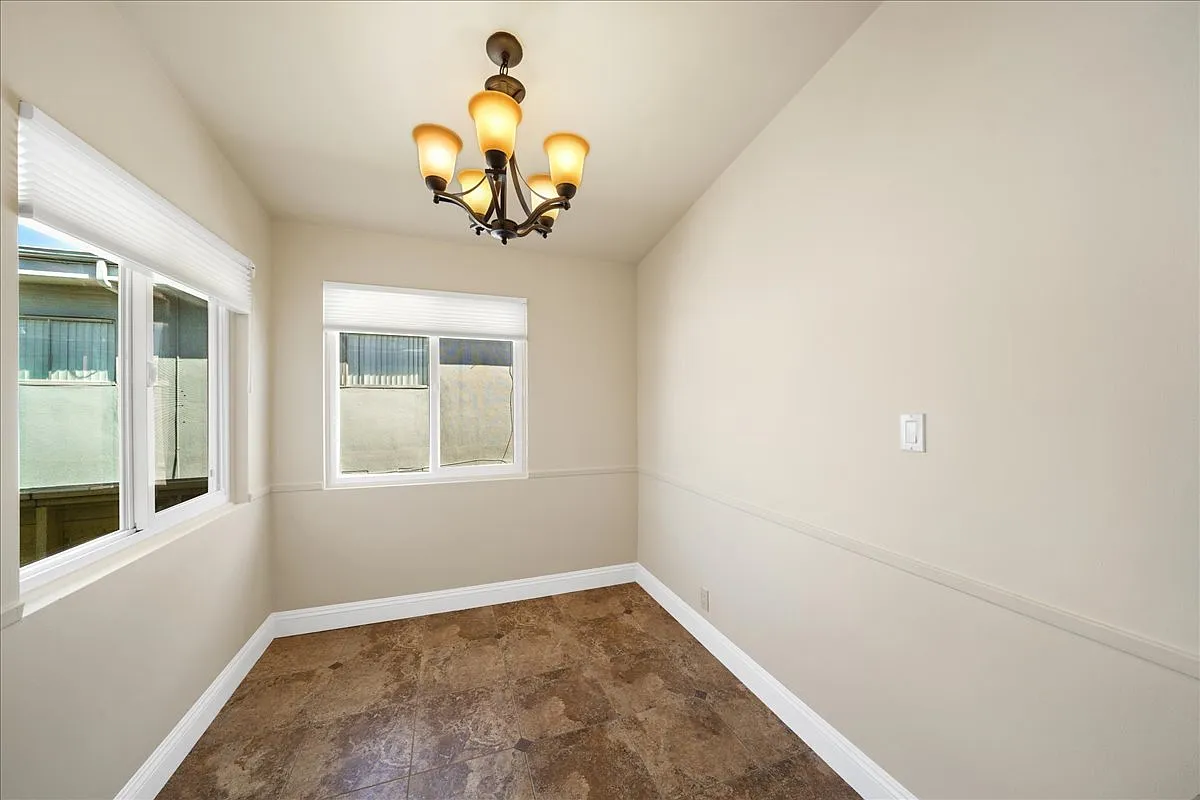 Building Photo - 11719 Mayfield Ave #6