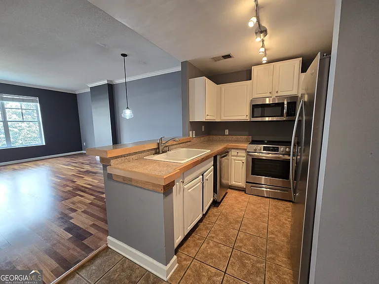 1101 Juniper St NE #106 — Photo 26