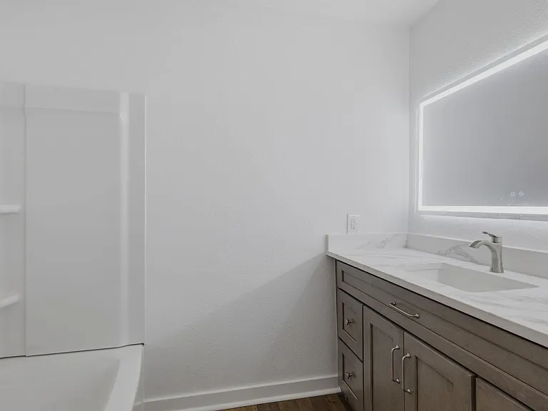 708 Alabama St — Photo 13