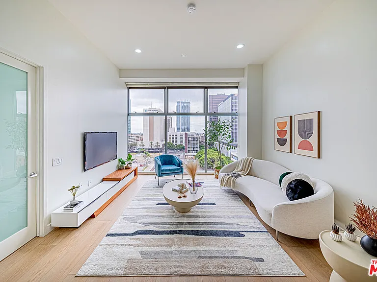 3223 W 6th St #806 — Photo 4