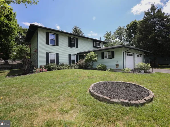 10 Cambridge Ct, Eastampton, NJ 08060