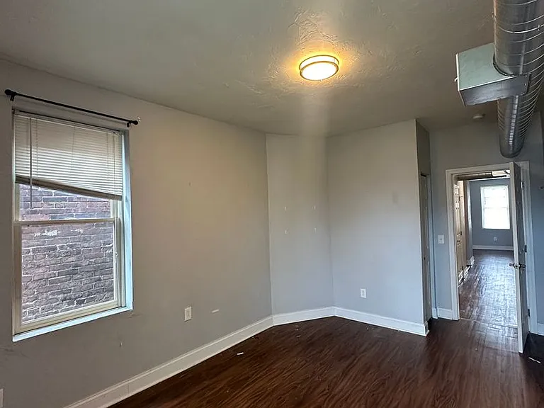 1021 East Carson Street — Photo 7