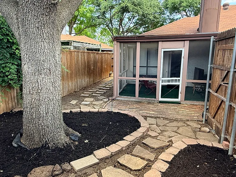 573 Grace Ln — Photo 3