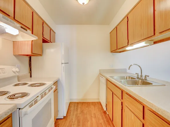 Americana Lakewood Apartments