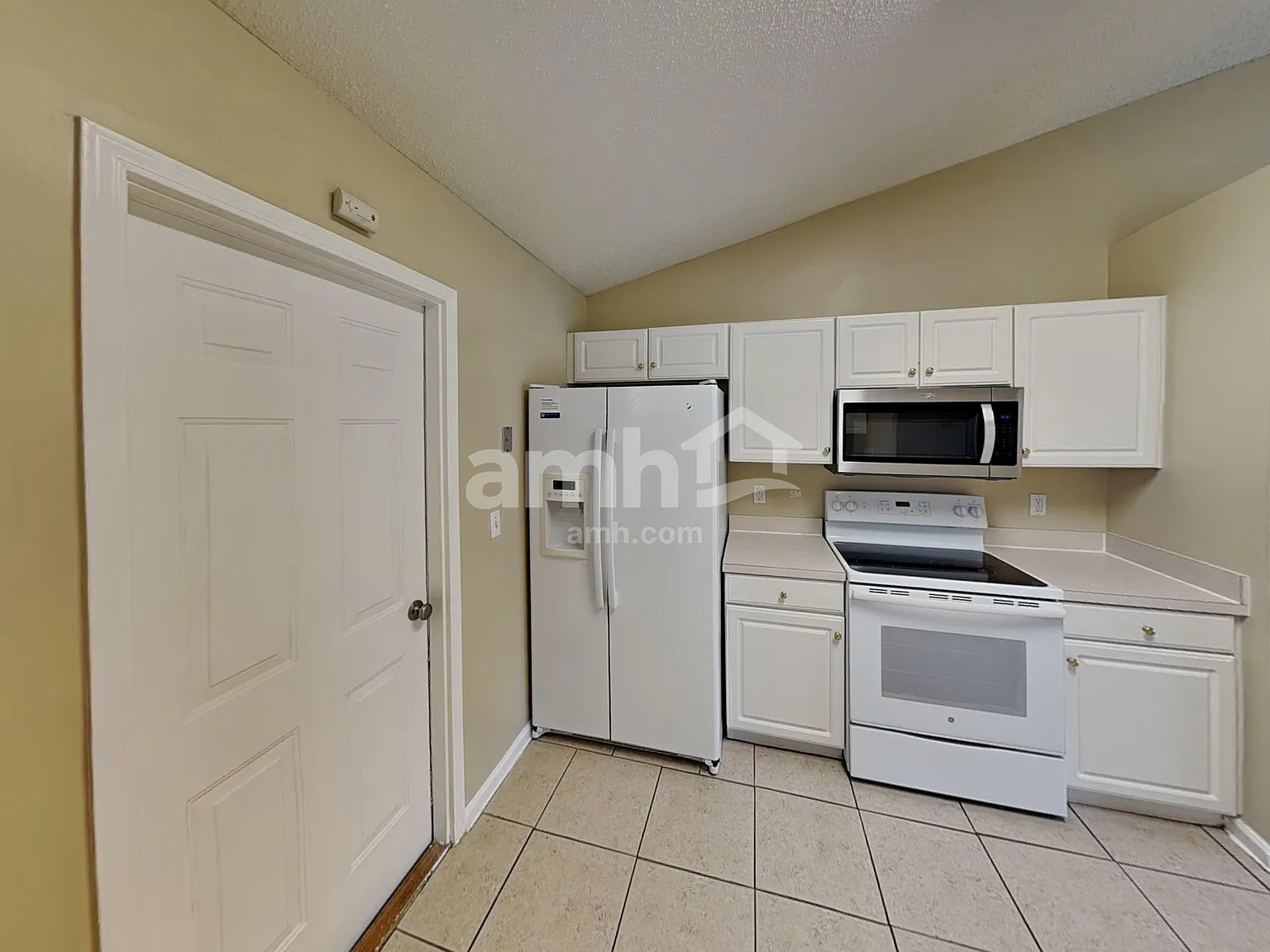 3 bed, 2.0 bath, 1431 sqft, $2,160 — Photo 4