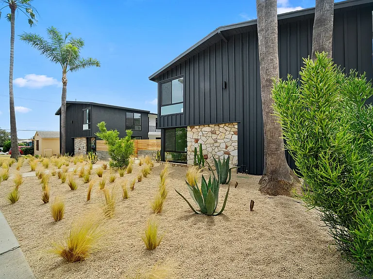 1725 Freeman Avenue — Photo 1