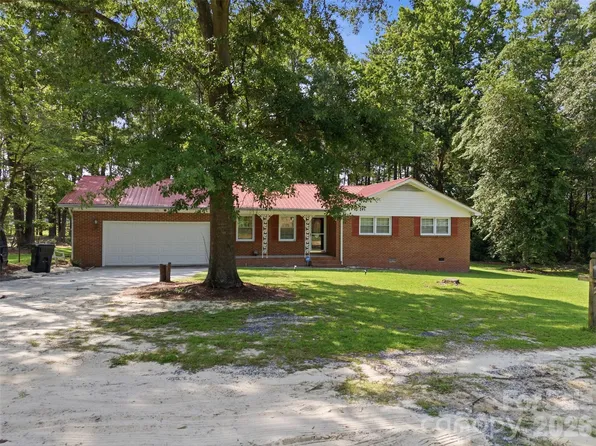 276 Dixie Trl, Hamlet, NC 28345