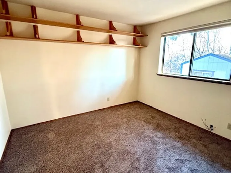 2082 NE Veronica Ln — Photo 16