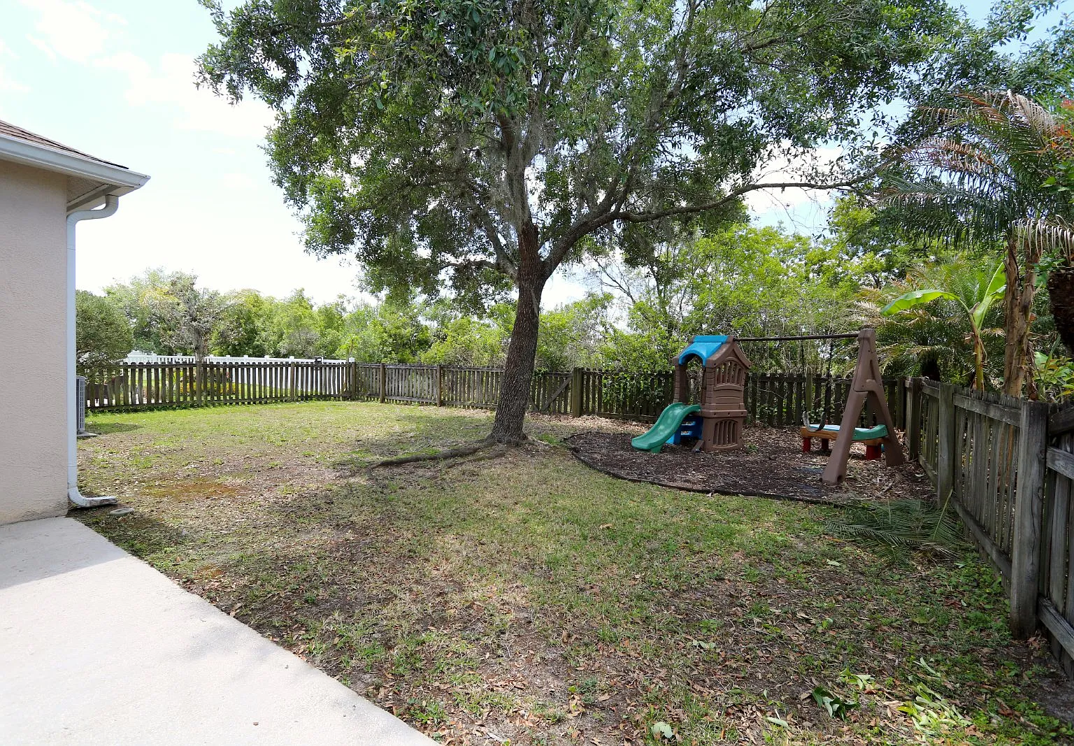 3 bed, 2.0 bath, 1622 sqft, $2,100 — Photo 4