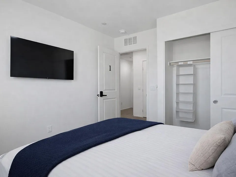 Carlotta Garden Ave