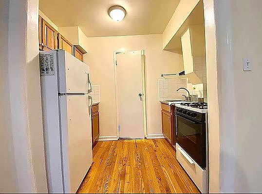 2nd image of 335 W 84th St #5