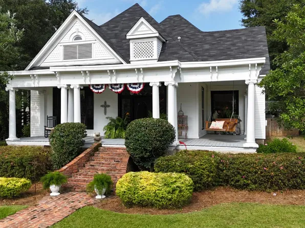 104 Church St, Winona, MS 38967