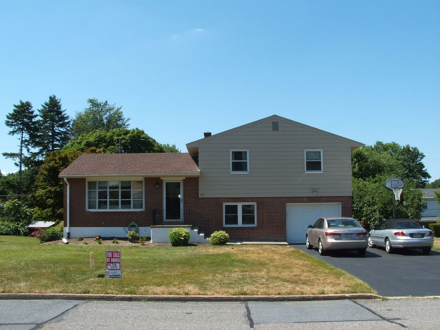 747 Henry Dr photo 1