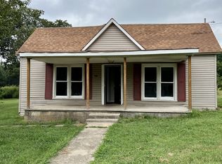 202 Railroad St, Cedar Hill, TN 37032