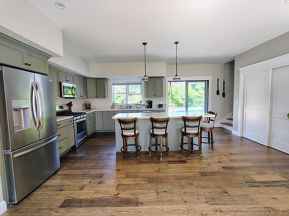 3rd image of 6 Red Barn Road