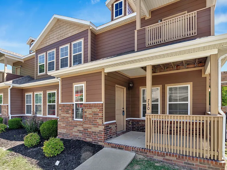 732 N Wordsworth Ln — Photo 2