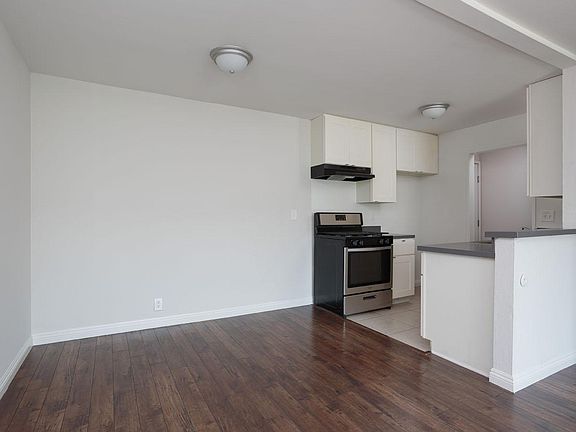 4th image of 5161 Riverton Ave #208