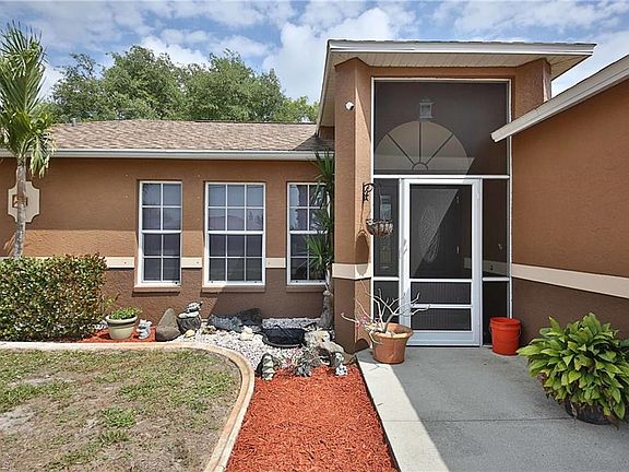 Screened Entry....Notice the landscape curbing!