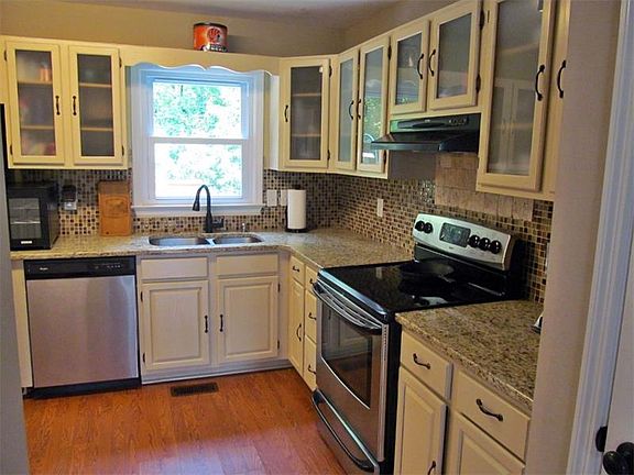 2nd image of 704 Lake Point Dr