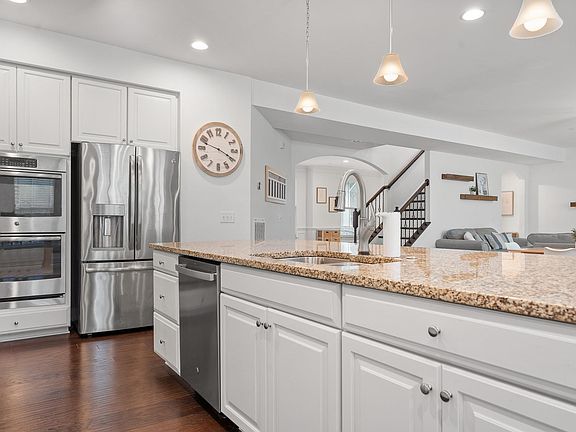 3rd image of 105 Woodland Chase Ct