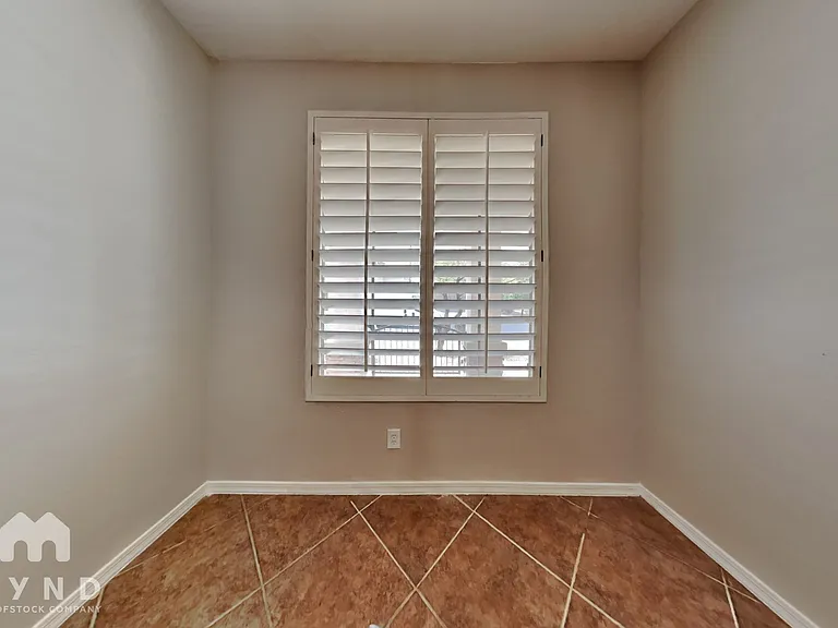 17524 W Mandalay Ln — Photo 5