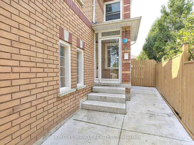 45 Sunley Cres — Photo 3
