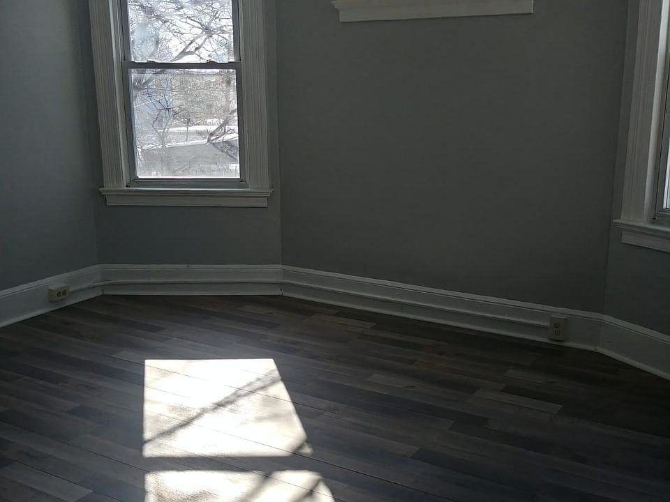 1st image of 174 Sanford St Floor 2