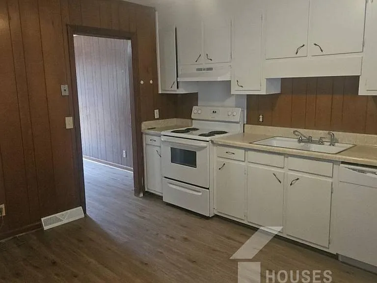 106 Batson Dr — Photo 4