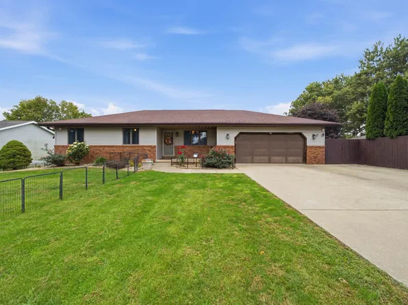 1904 Marshall Rd, Eureka, IL 61530