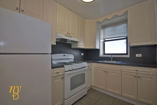 Rented by New York Dwellings LLC | media 25