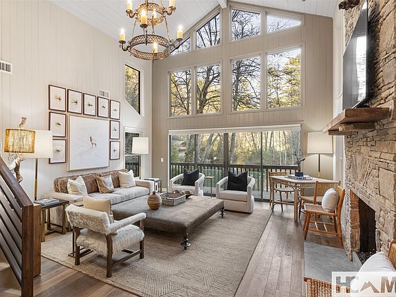 3rd image of 390 Gantes Gulch Road