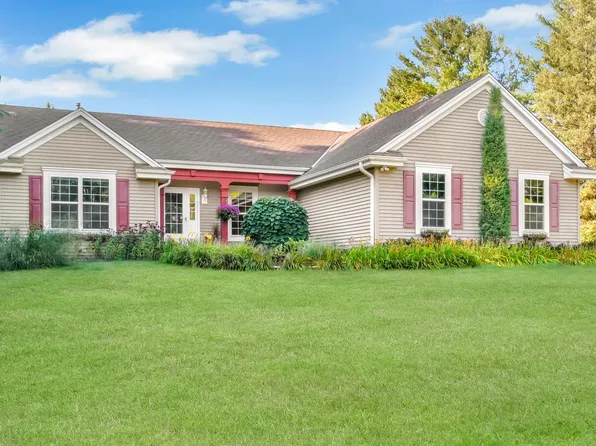 1402 Amys PLACE, West Bend, WI 53090