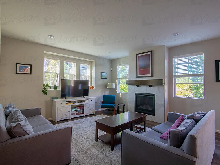 10294 E 59th Ave — Photo 3