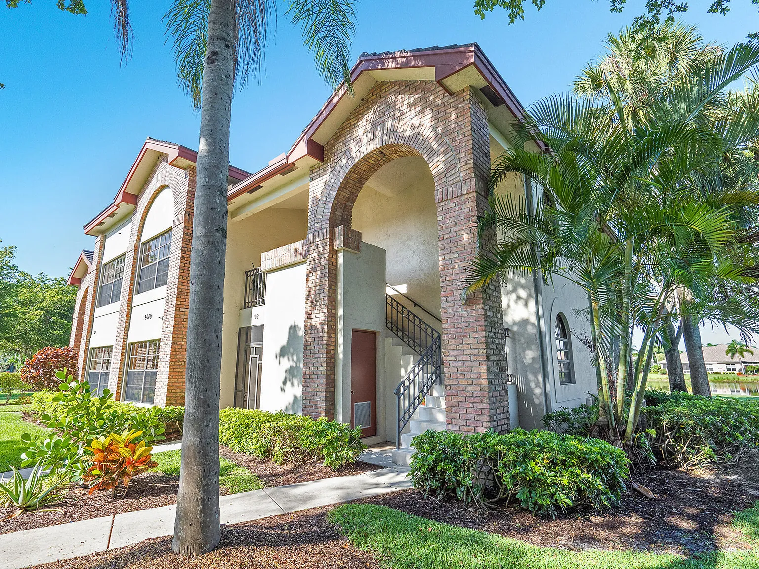 2 bed, 2.0 bath, 1054 sqft, $2,200 — Photo 3