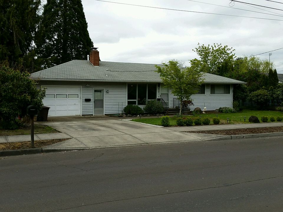 1st image of 919 NE Grant St
