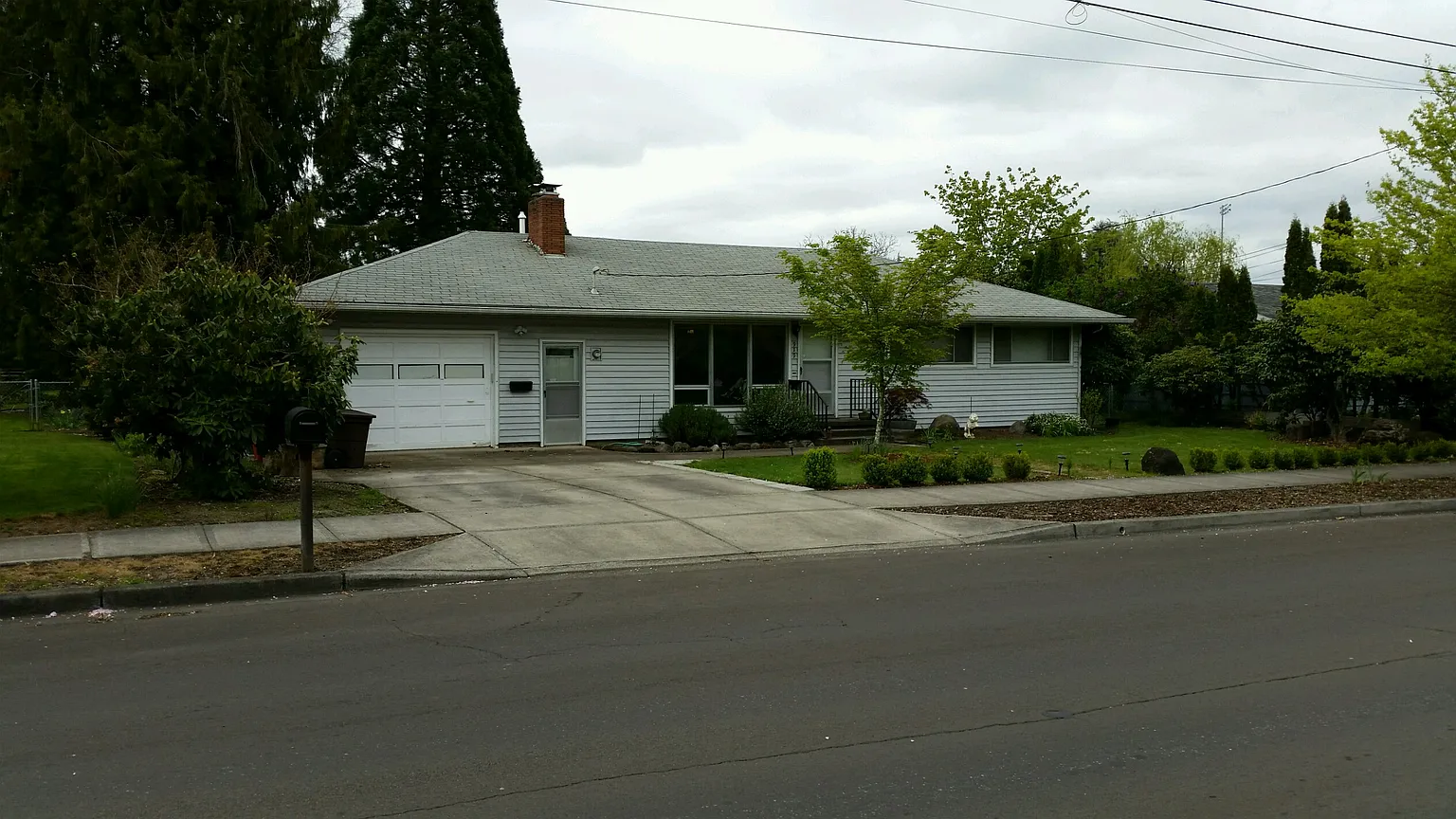 919 NE Grant St photo 1