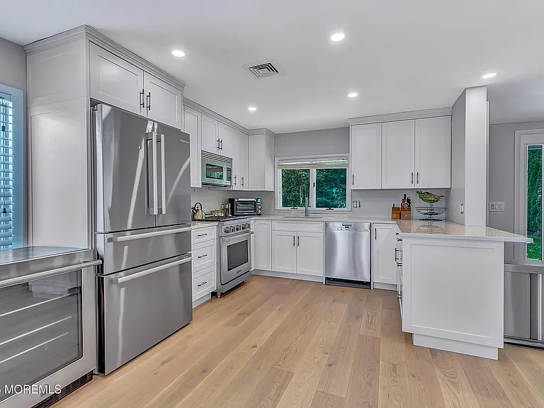 637 Beacon Blvd — Photo 11