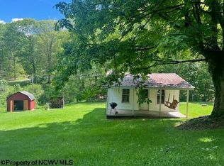 6142 Kanetown Rd, Tunnelton, WV 26444