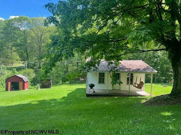 6142 Kanetown Rd, Tunnelton, WV 26444