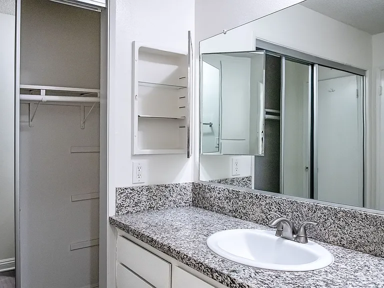 5851 Hazeltine Ave. — Photo 13