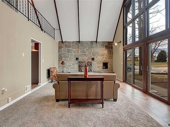 5th image of 4235 Skyview Dr