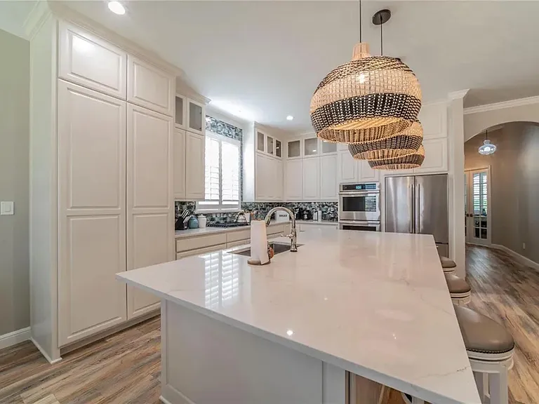 1510 Pecan Valley Ct — Photo 2