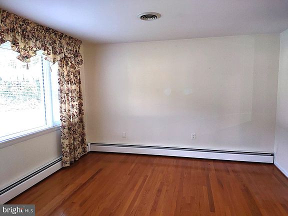 5th image of 1015 Winfield Dr