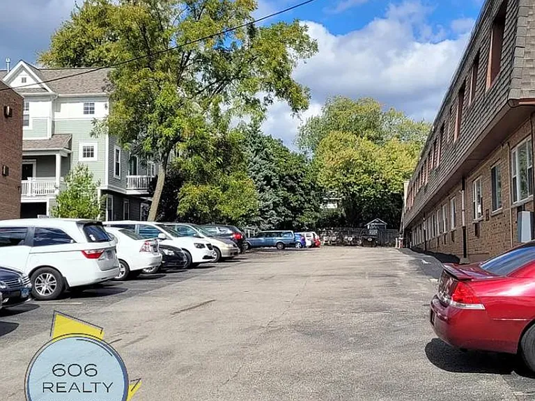 1039 College - apartments and offices for rent — Photo 29