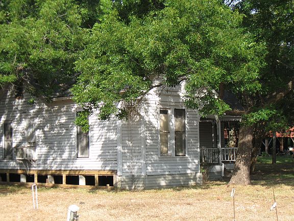 3rd image of 104 N Railroad Ave