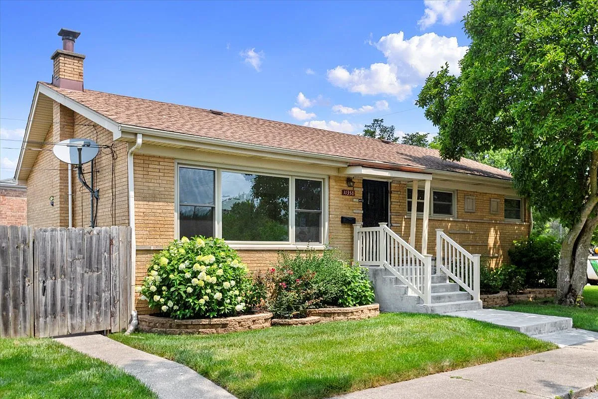 3 bed, 1200 sqft, $2,500 — Photo 1