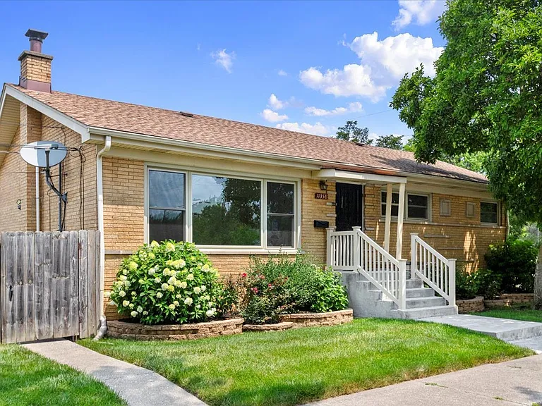 11358 S Rockwell St — Photo 1