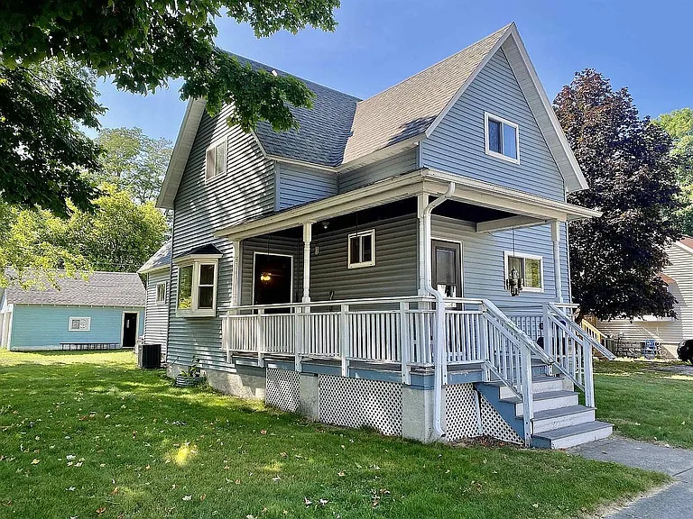 1359 Oakes St #1/2 — Photo 1
