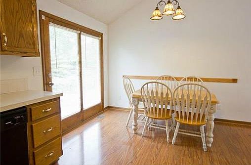 5th image of 508 Lauren St