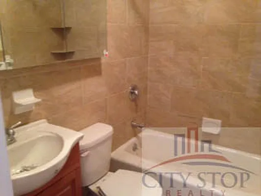 Rented by City Stop Realty | media 3